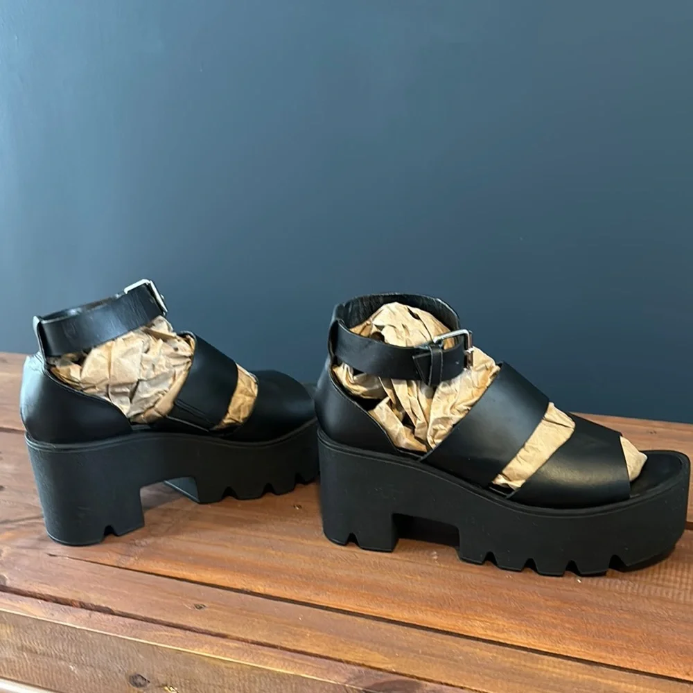 Black Platform Sandals - Picture 5 of 5